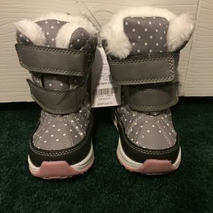Snow boots